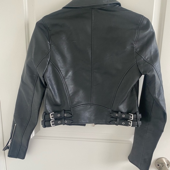 Abercrombie & Fitch Vegan Leather Jacket Cropped - Picture 6 of 9